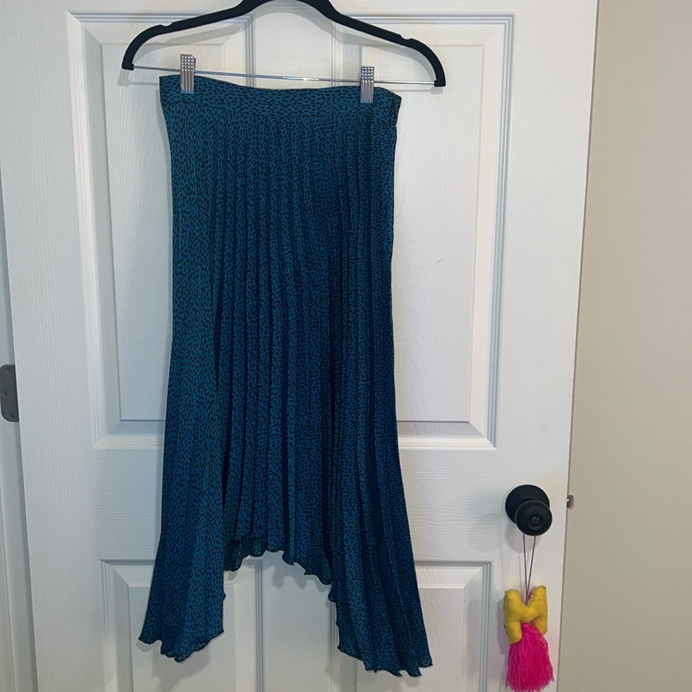 ❌SOLD❌ 3/$20 asymmetrical skirt